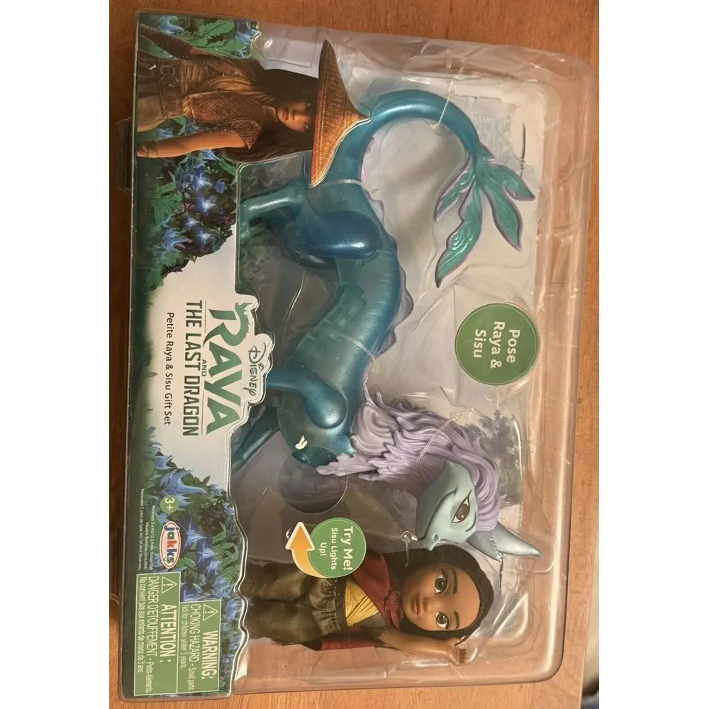Disney's Raya and The Last Dragon Petite Raya & Sisu Gift Set Sisu Lights Up New